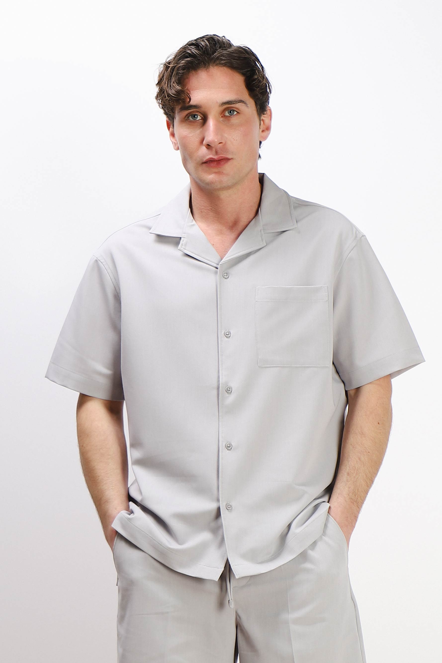 CAMICIA MEZZA MANICA COLLO BOWLING CON TASCHINO GRIGIO GHIACCIO