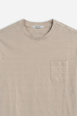T-SHIRT GIROCOLLO CON TRAMA IN RILIEVO E TASCHINO BEIGE