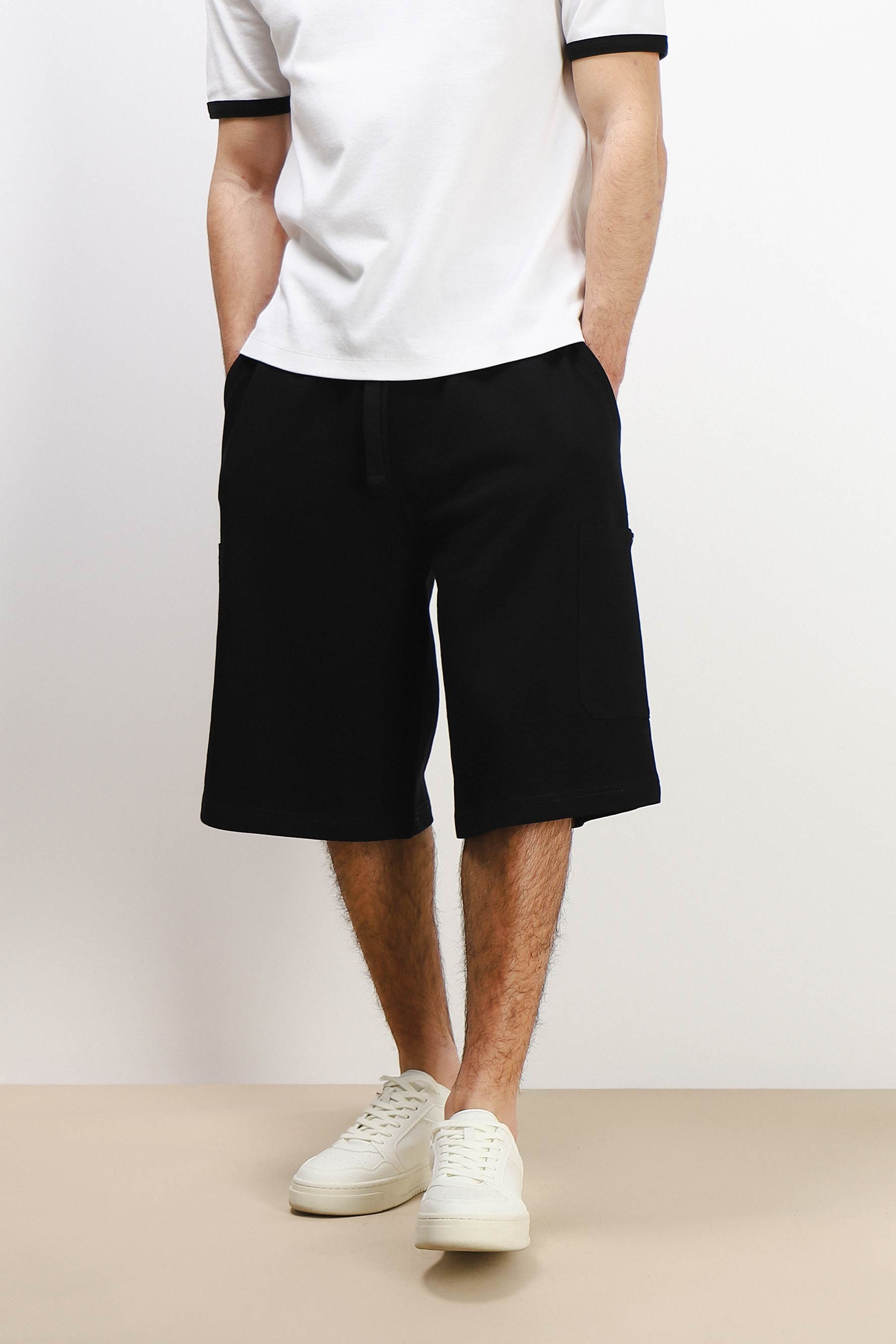 BERMUDA IN FELPA CON TASCONI NERO