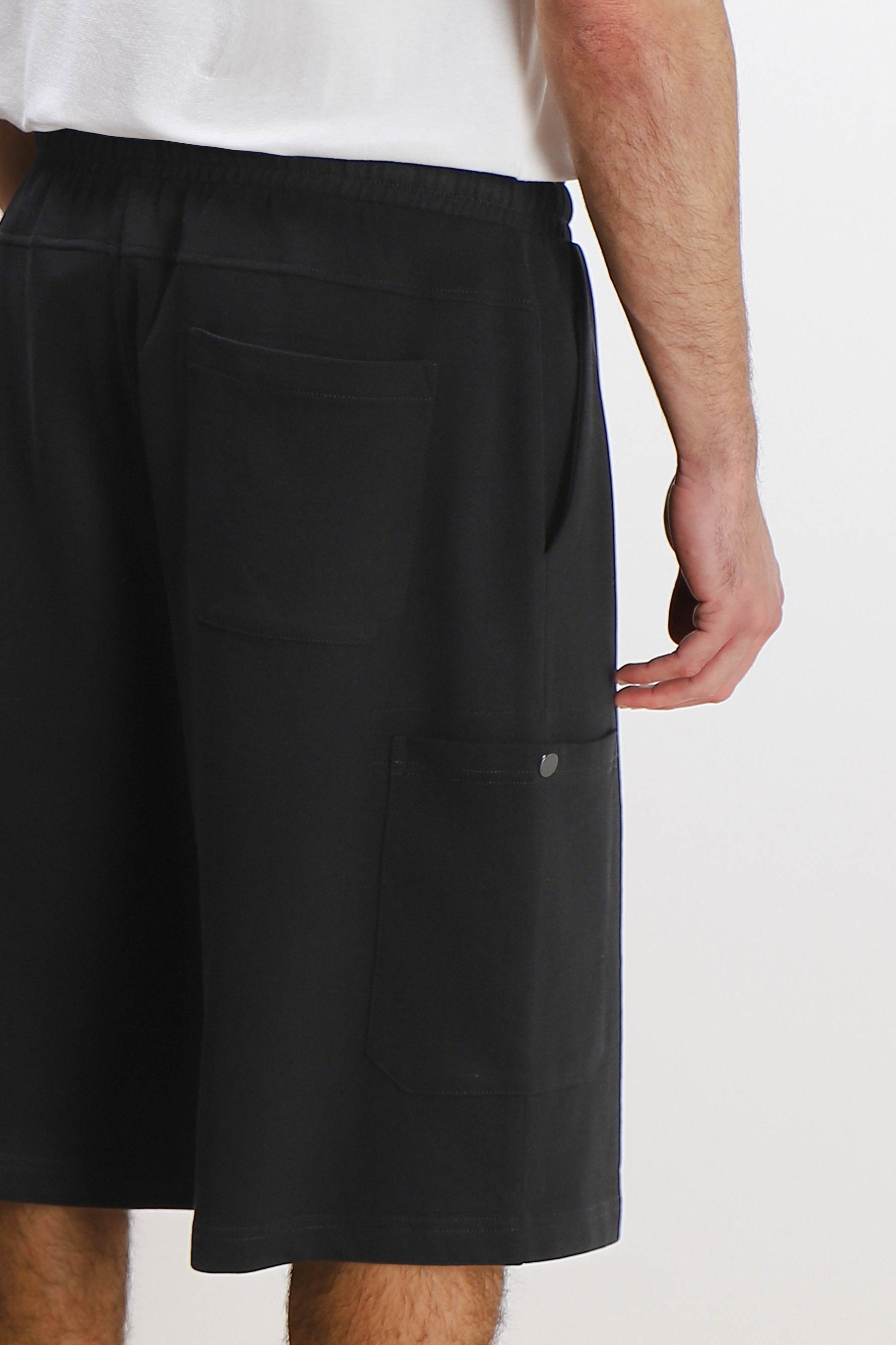 BERMUDA IN FELPA CON TASCONI NERO
