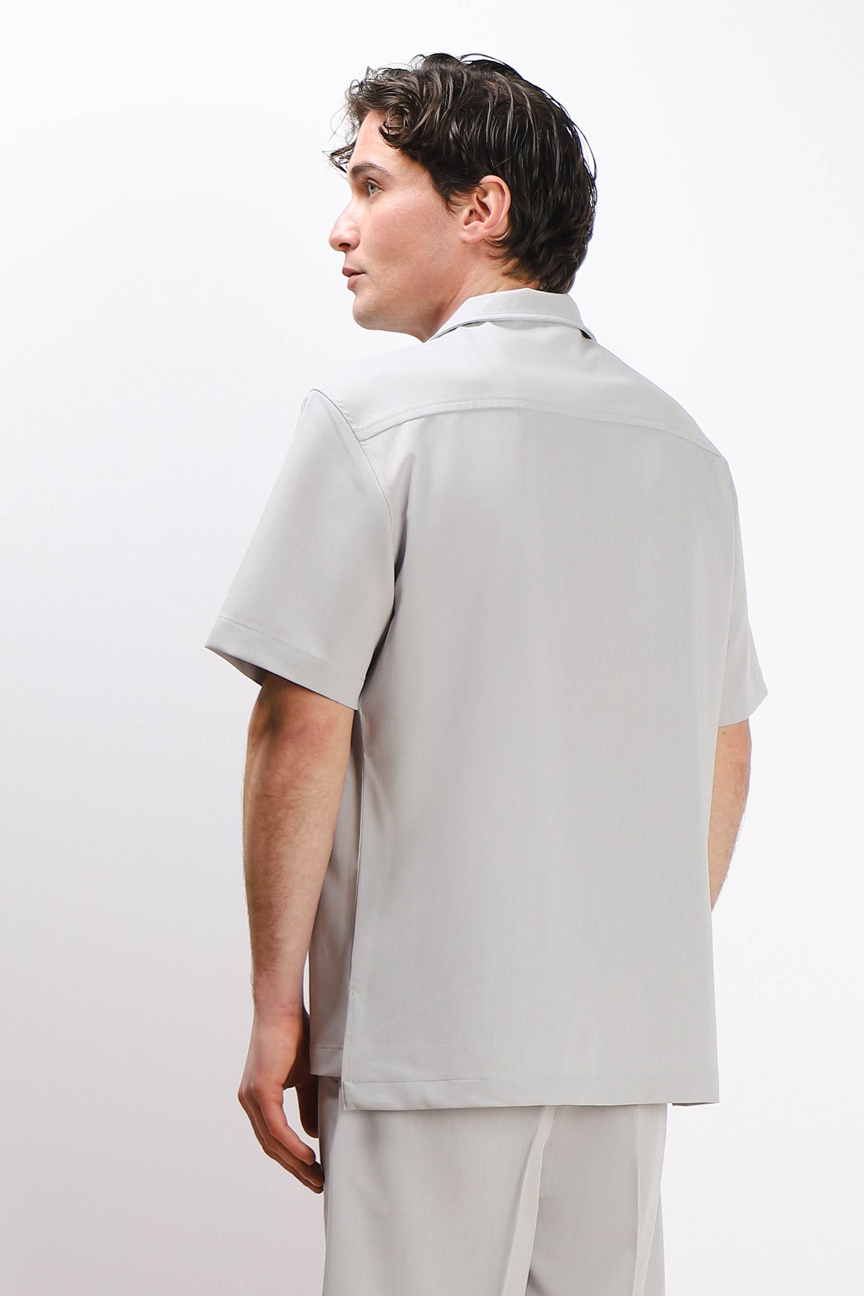 CAMICIA MEZZA MANICA COLLO BOWLING CON TASCHINO GRIGIO GHIACCIO