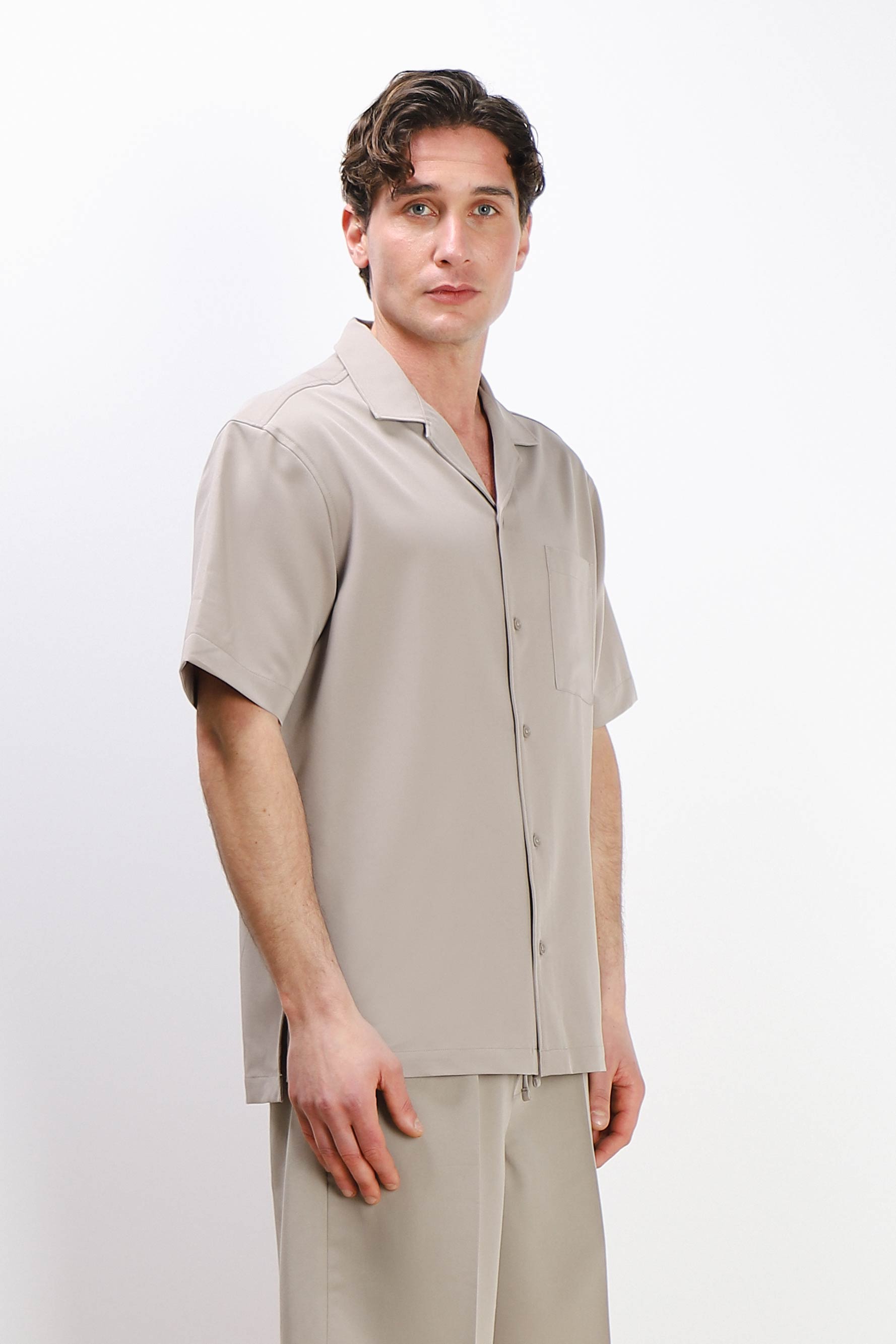 CAMICIA MEZZA MANICA COLLO BOWLING CON TASCHINO SABBIA