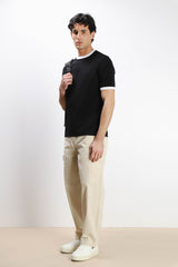 T-SHIRT CON COLLO E MANICHE A CONTRASTO NERO