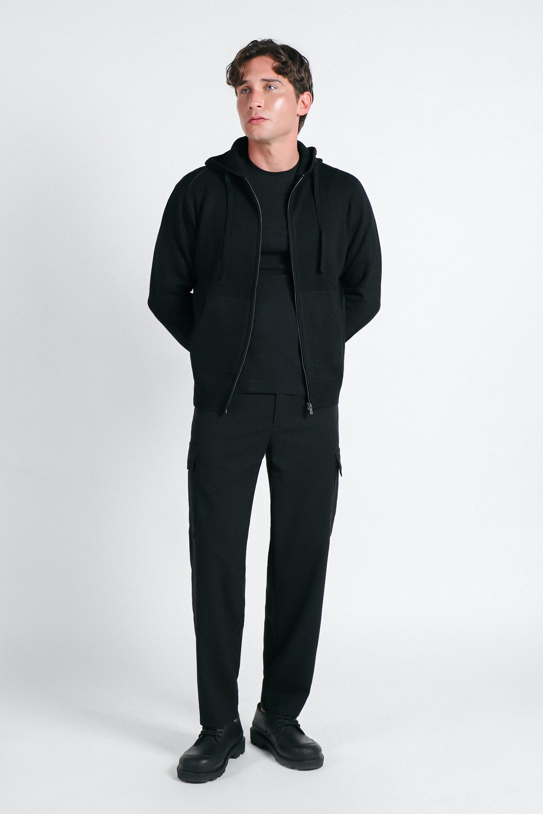 MAGLIA CON ZIP E CAPPUCCIO IN PUNTO MILANO NERO - Sonnybono