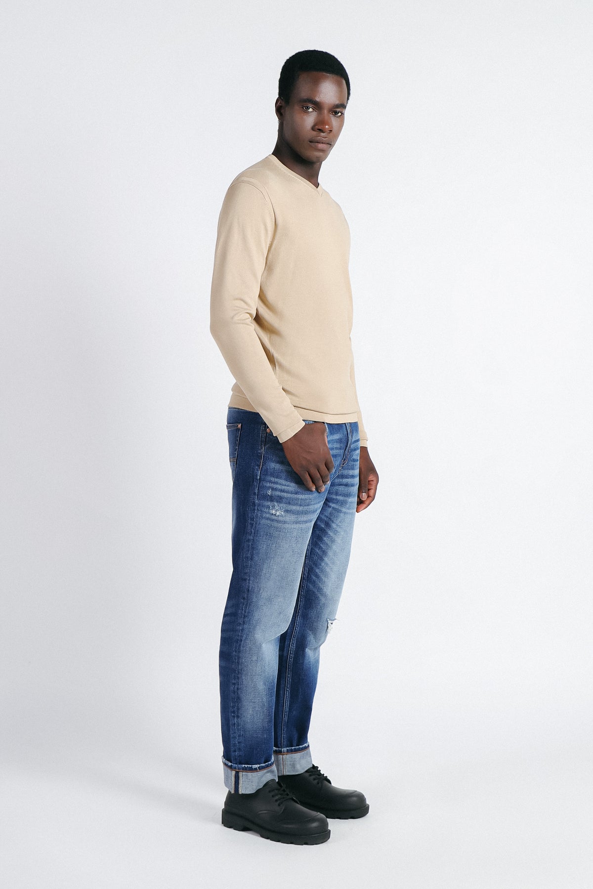 MAGLIA SCOLLO A V BASIC BEIGE