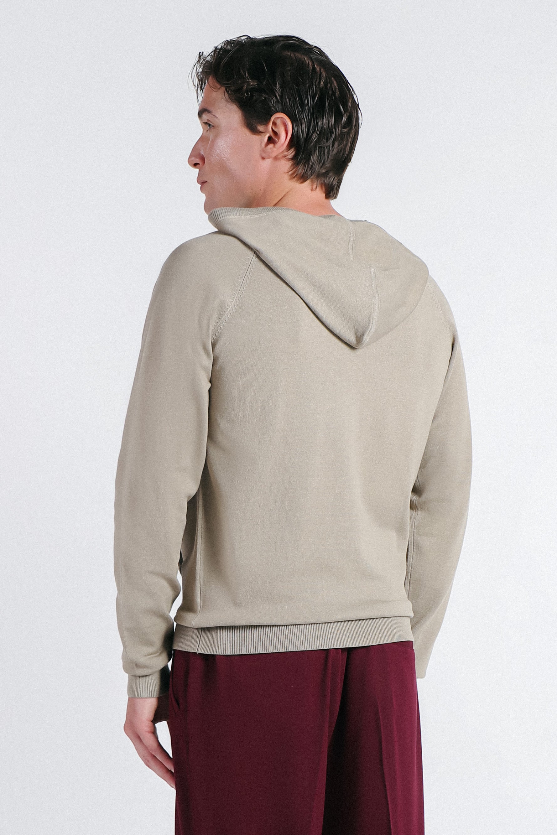 MAGLIA CON ZIP, CAPPUCCIO E MARSUPIO TORTORA