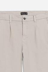 PANTALONE CHINO CON PENCES GRIGIO CHIARO
