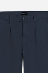 PANTALONE CHINO CON PENCES INDACO