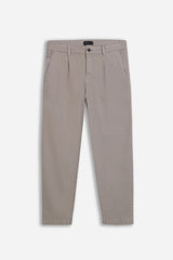 PANTALONE CHINO CON PENCES TORTORA