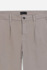PANTALONE CHINO CON PENCES TORTORA