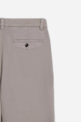 PANTALONE CHINO CON PENCES TORTORA