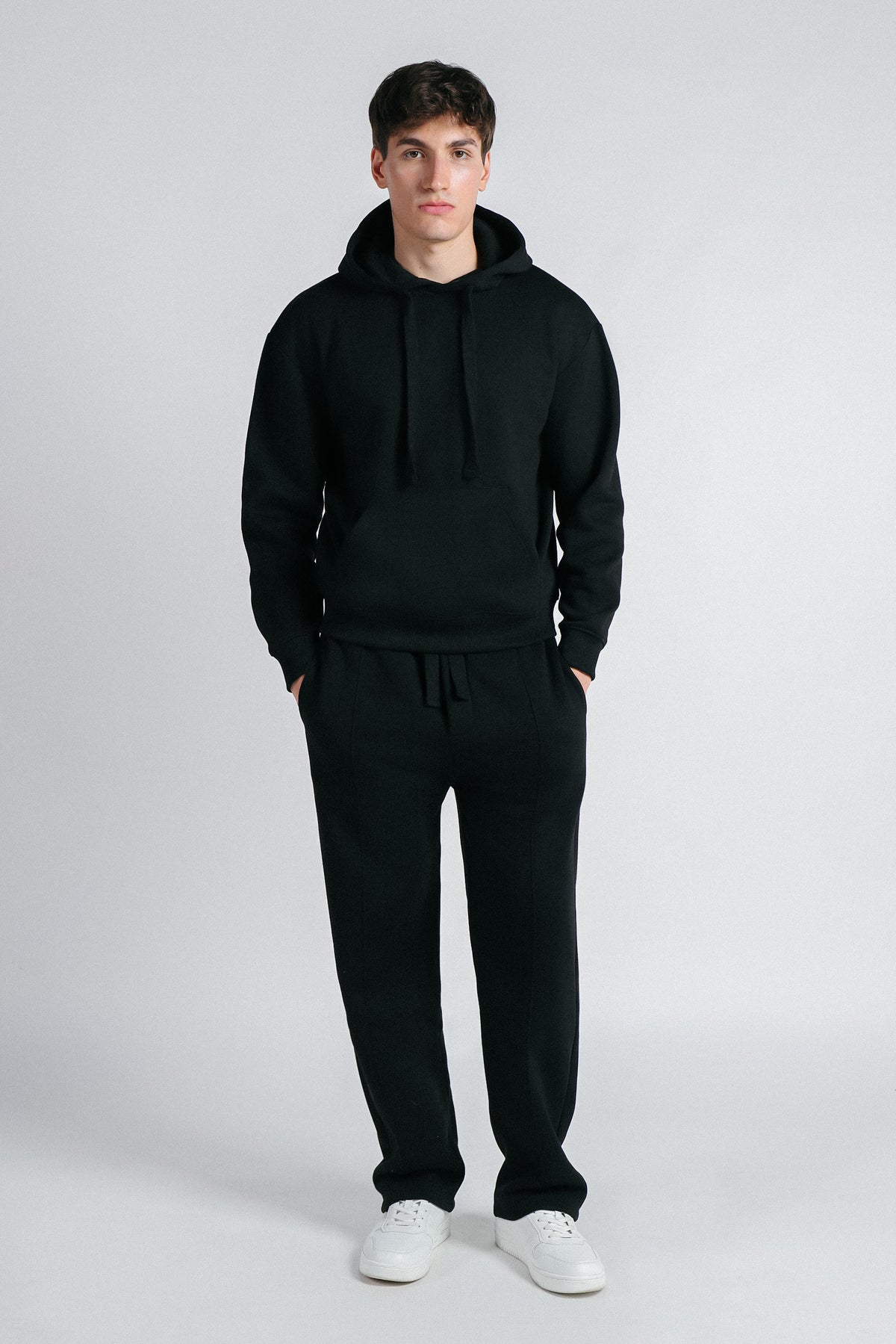 FELPA CON CAPPUCCIO E MARSUPIO BASIC NERO - Sonnybono