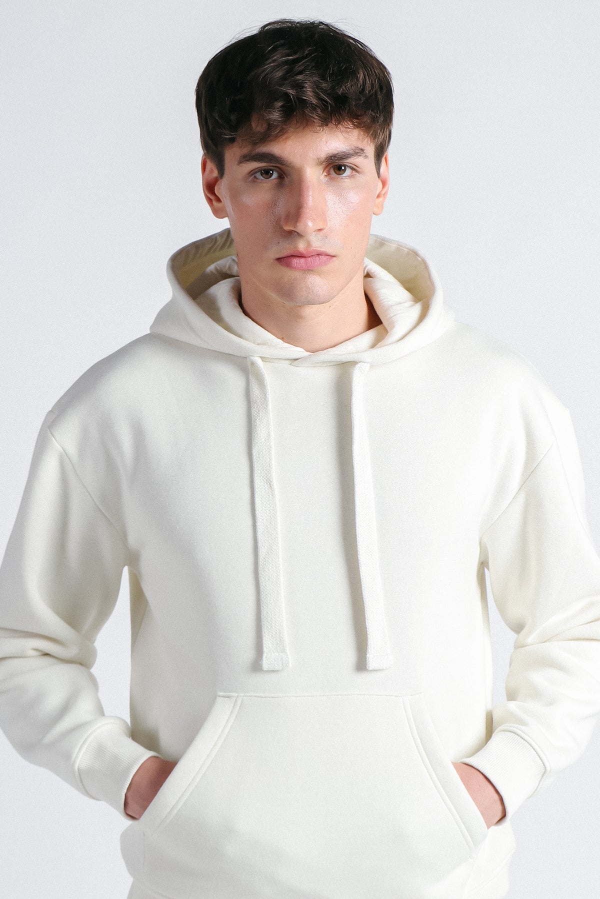 FELPA CON CAPPUCCIO E MARSUPIO OVER FIT PANNA