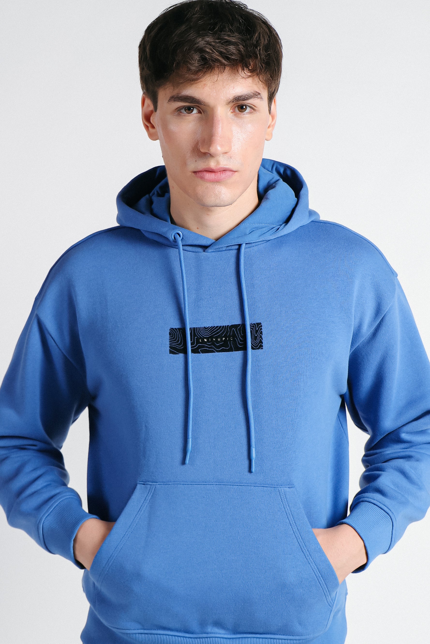 FELPA CON CAPPUCCIO E MARSUPIO CON STAMPA AZZURRO