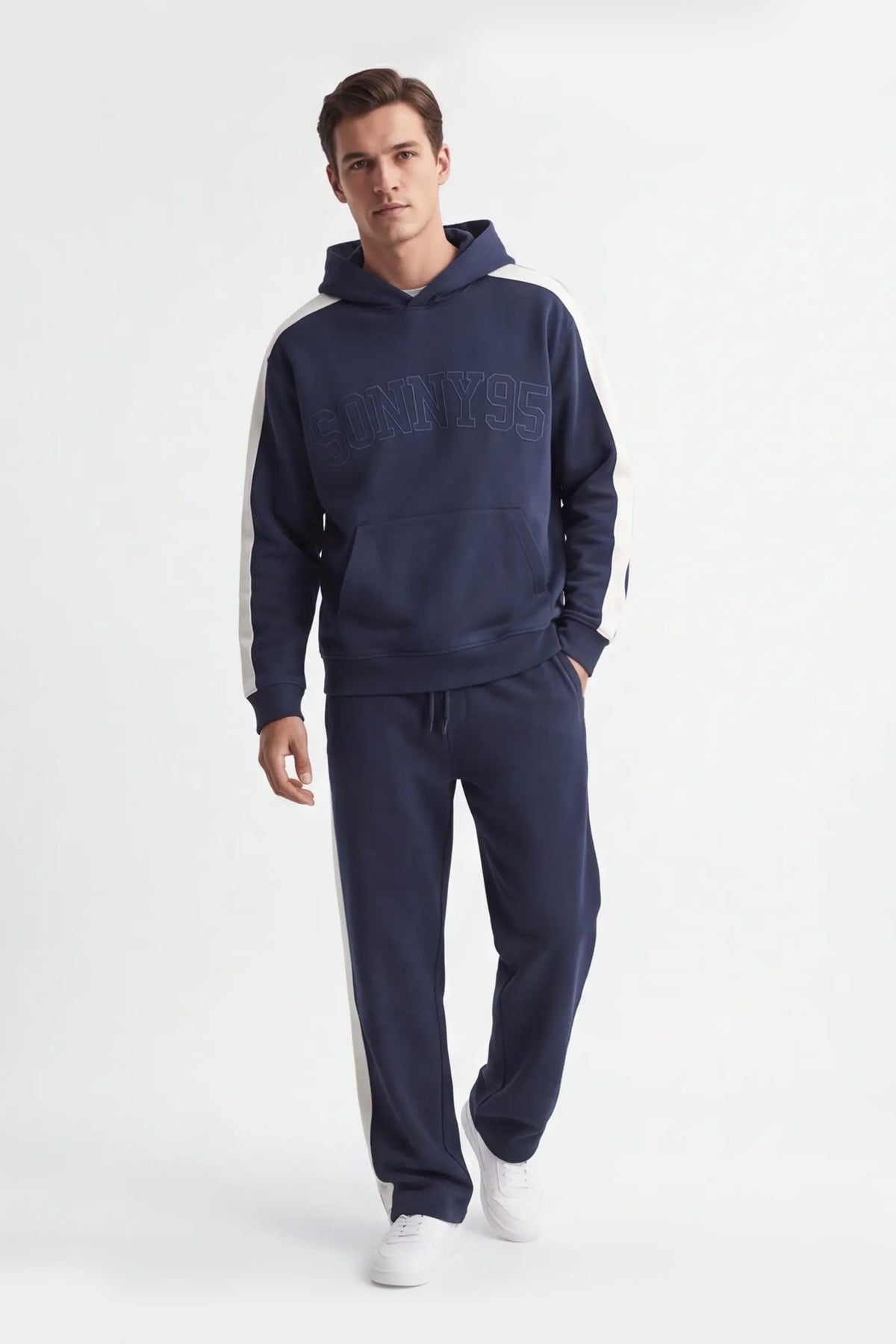 Felpa uomo bleu con cappuccio e bande rigate vista frontale