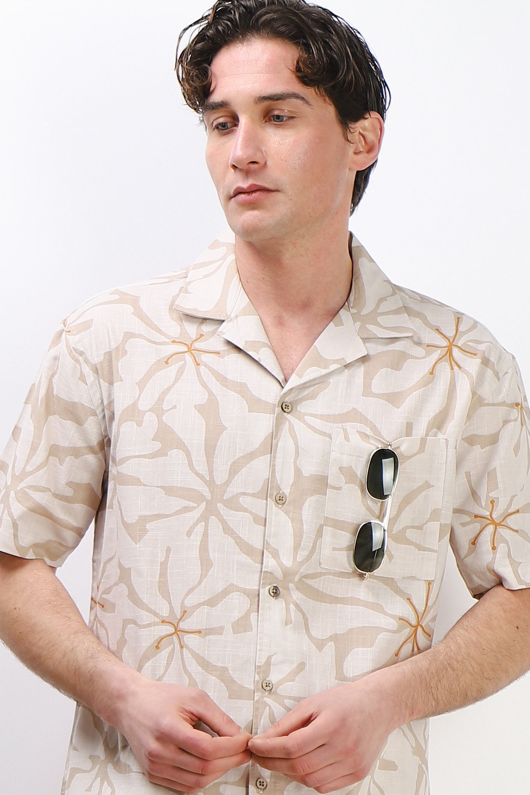 CAMICIA COLLO BOWLING MEZZA MANICA CON TASCHINO BEIGE
