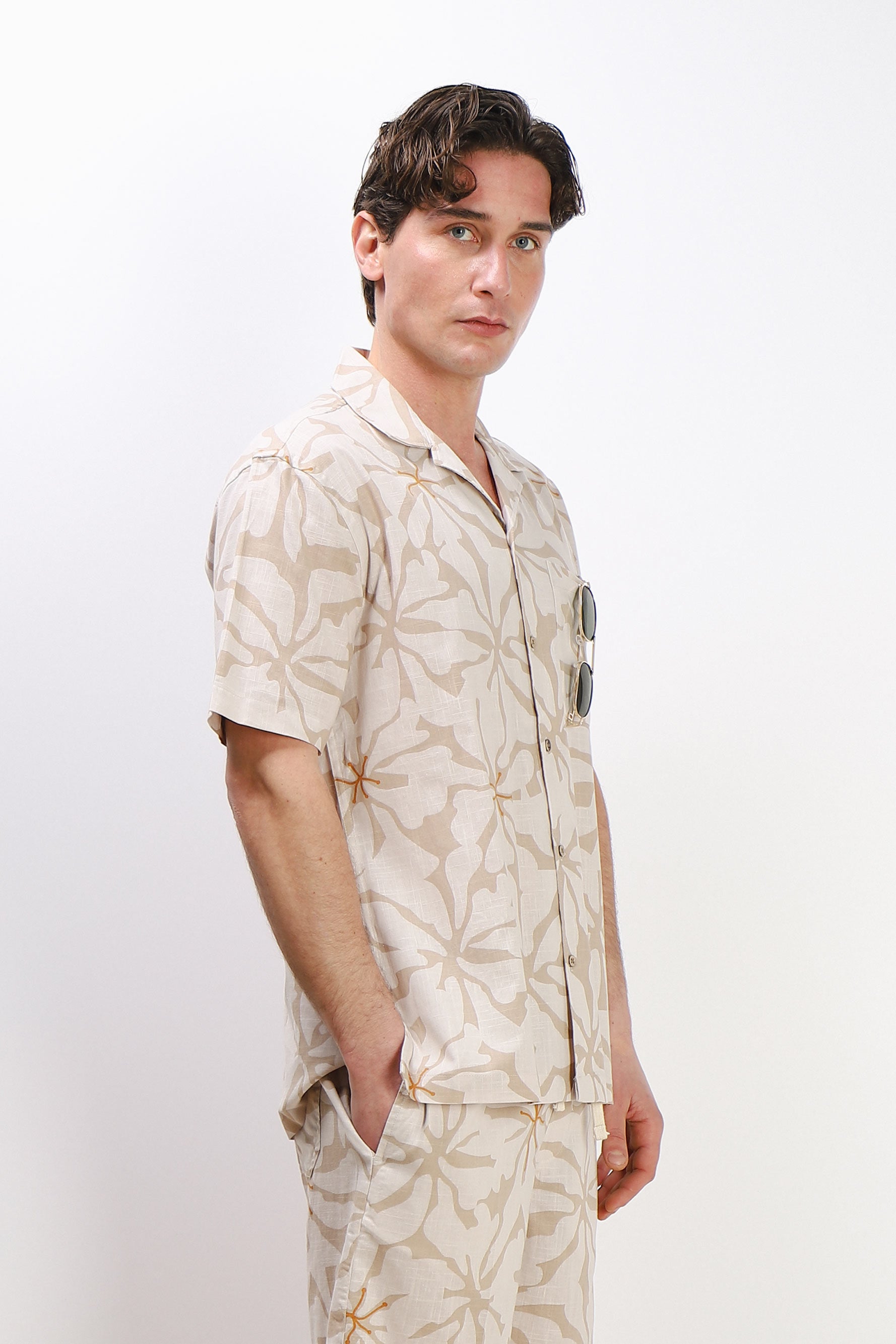 CAMICIA COLLO BOWLING MEZZA MANICA CON TASCHINO BEIGE