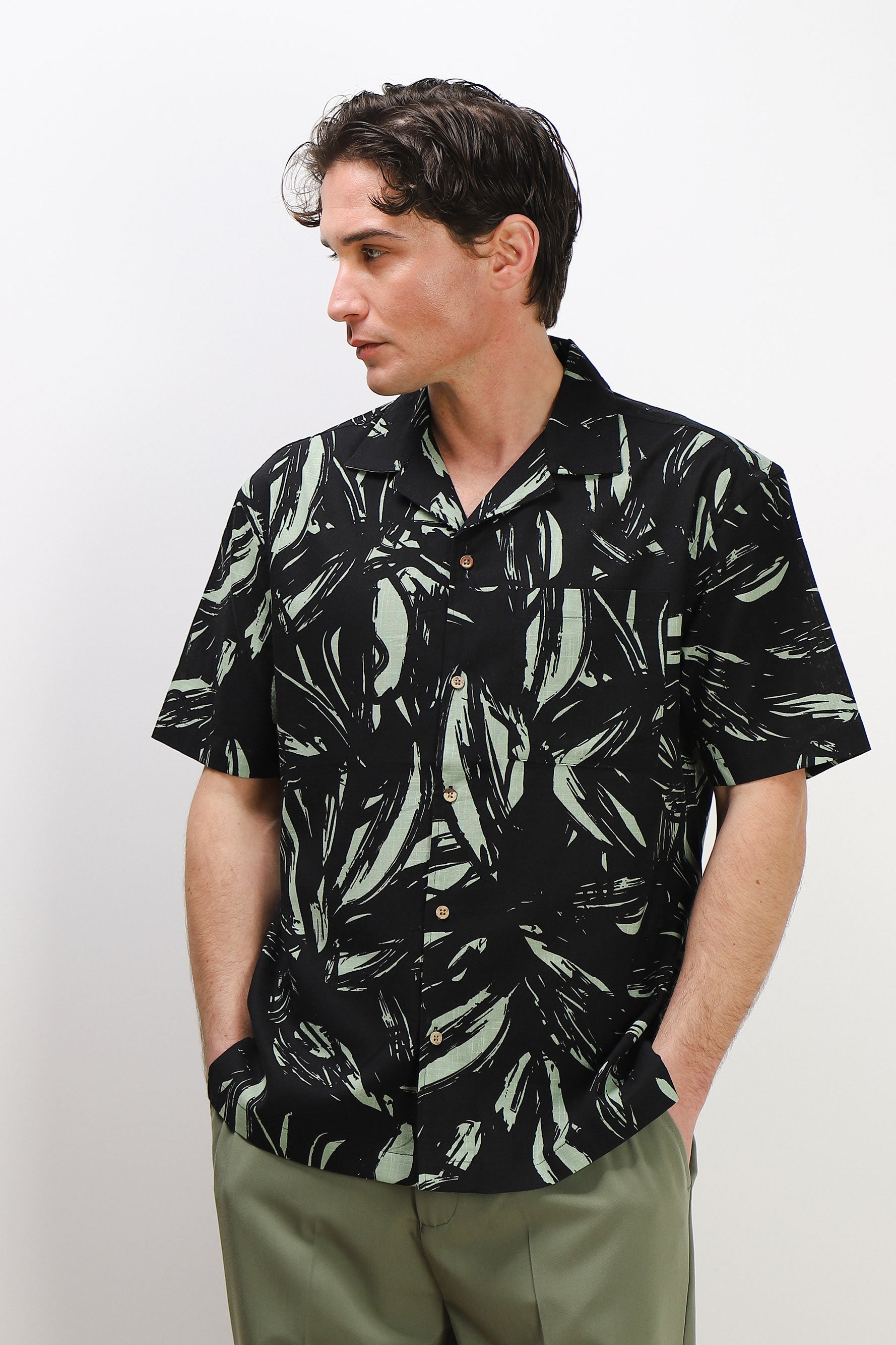 CAMICIA COLLO BOWLING MEZZA MANICA CON TASCHINO NERO