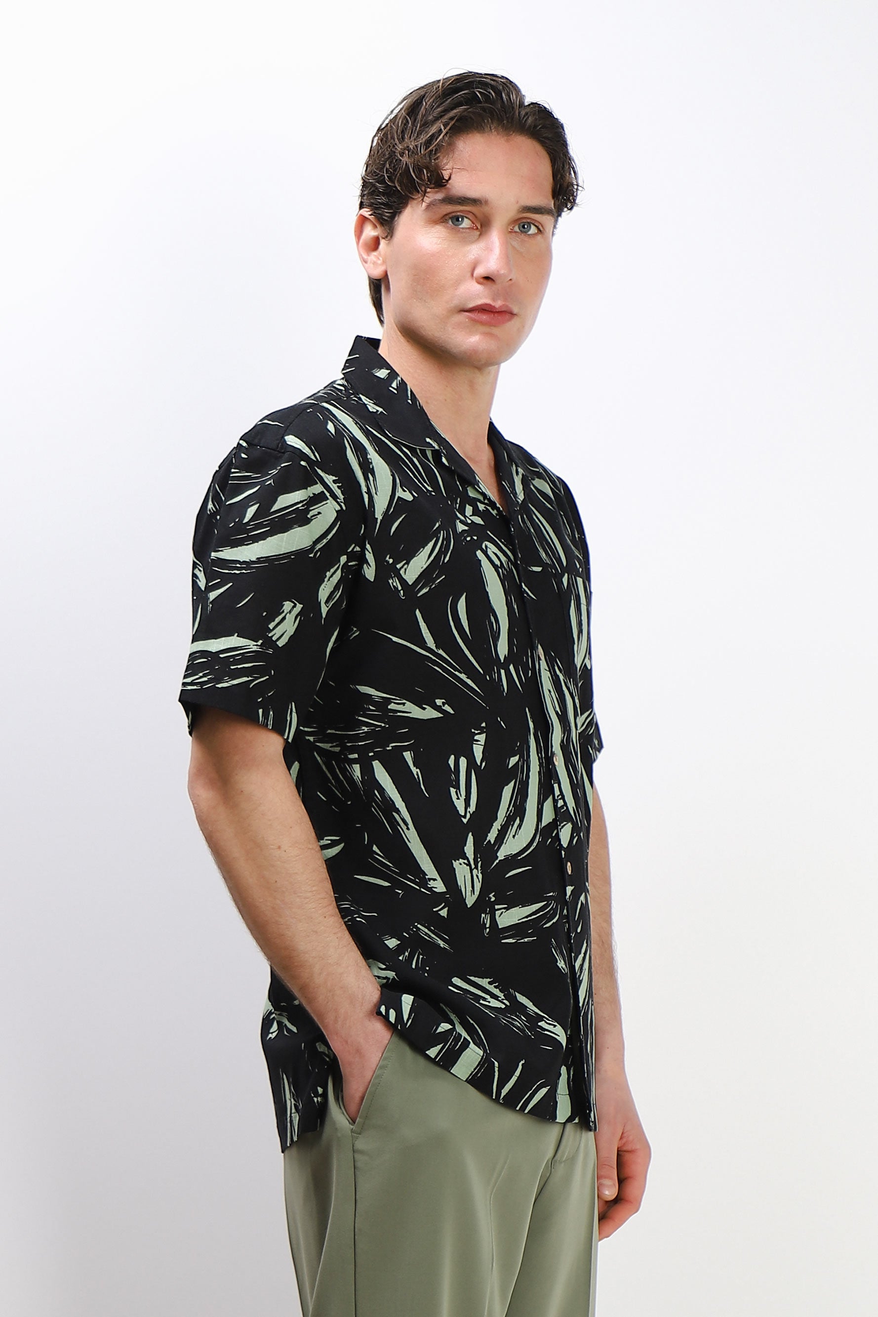 CAMICIA COLLO BOWLING MEZZA MANICA CON TASCHINO NERO