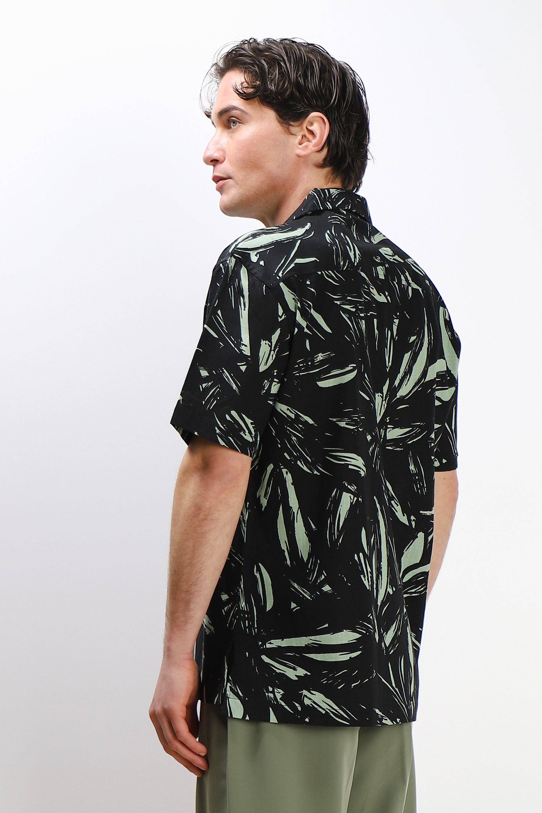 CAMICIA COLLO BOWLING MEZZA MANICA CON TASCHINO NERO