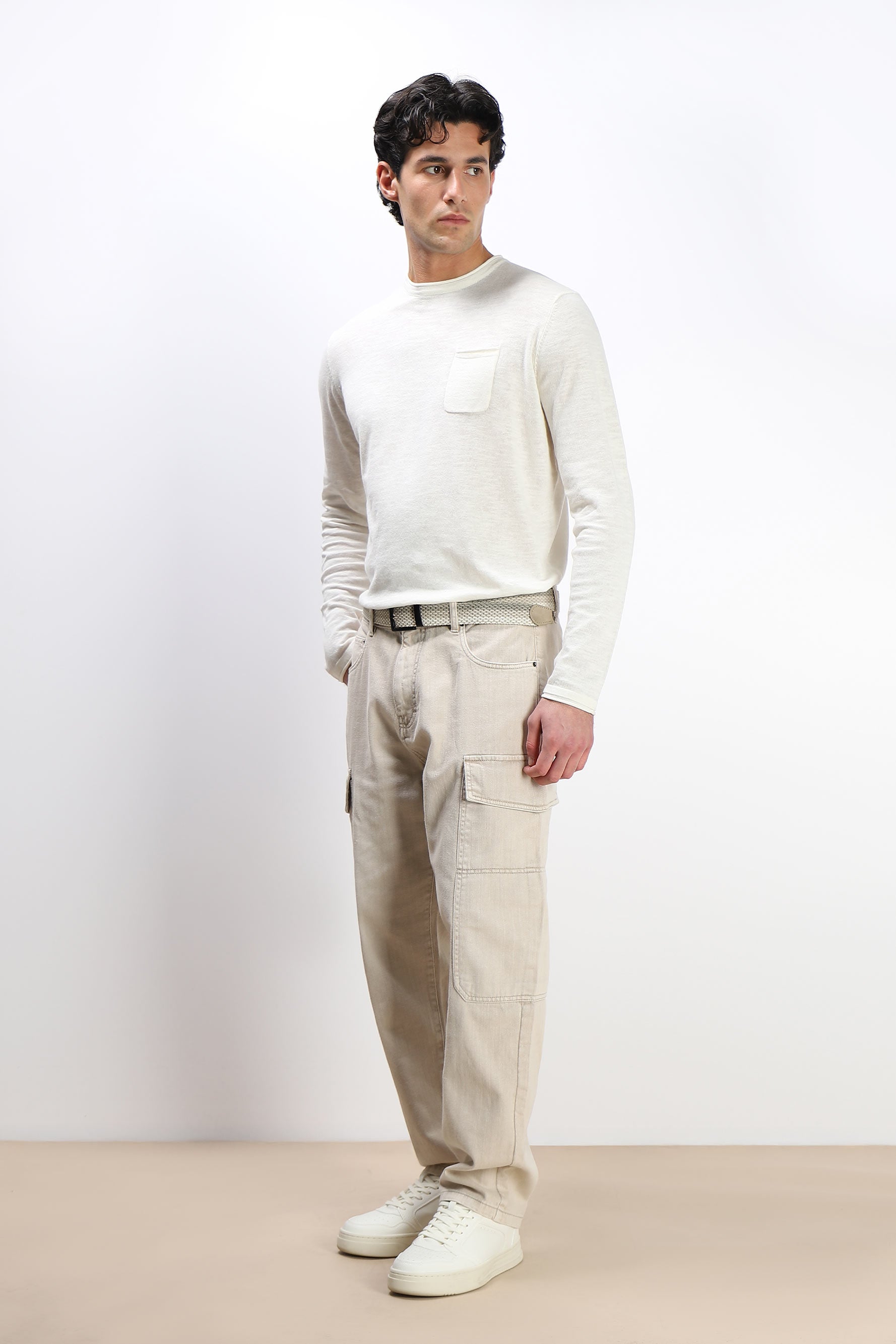 MAGLIA IN COTONE SLUB E TASCHINO GESSO