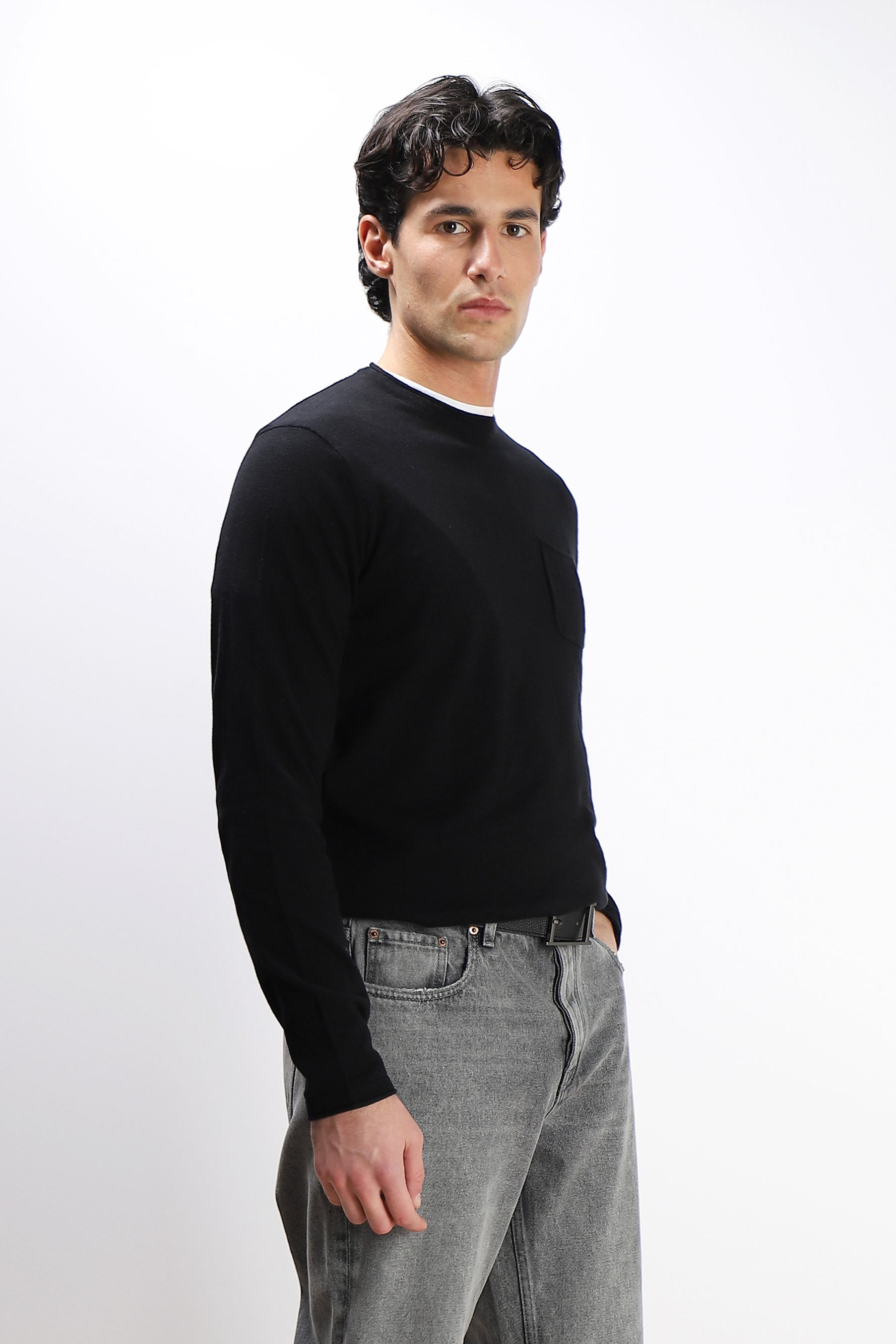 MAGLIA IN COTONE SLUB E TASCHINO NERO