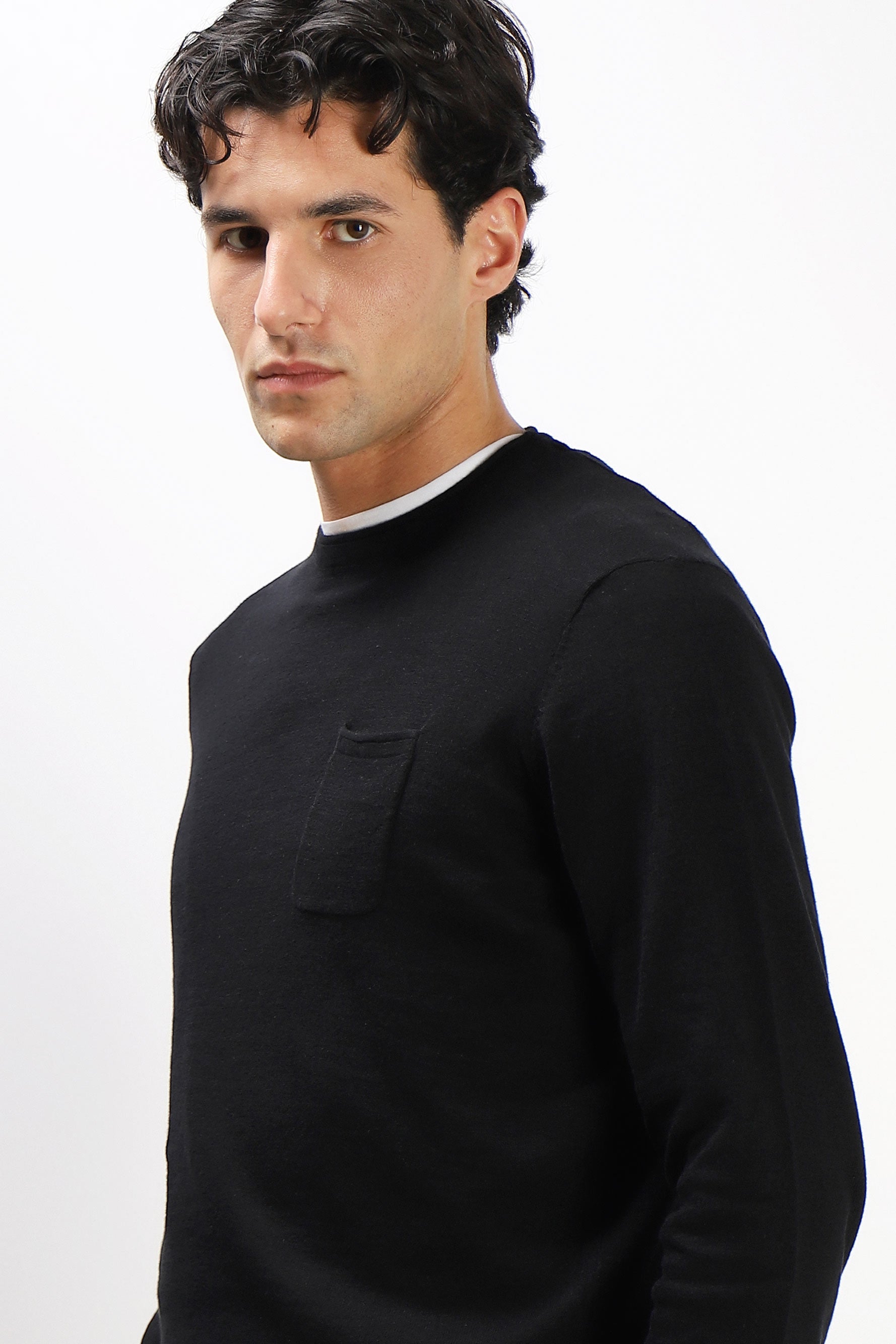 MAGLIA IN COTONE SLUB E TASCHINO NERO