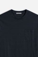 T-SHIRT GIROCOLLO CON TRAMA IN RILIEVO E TASCHINO BLEU