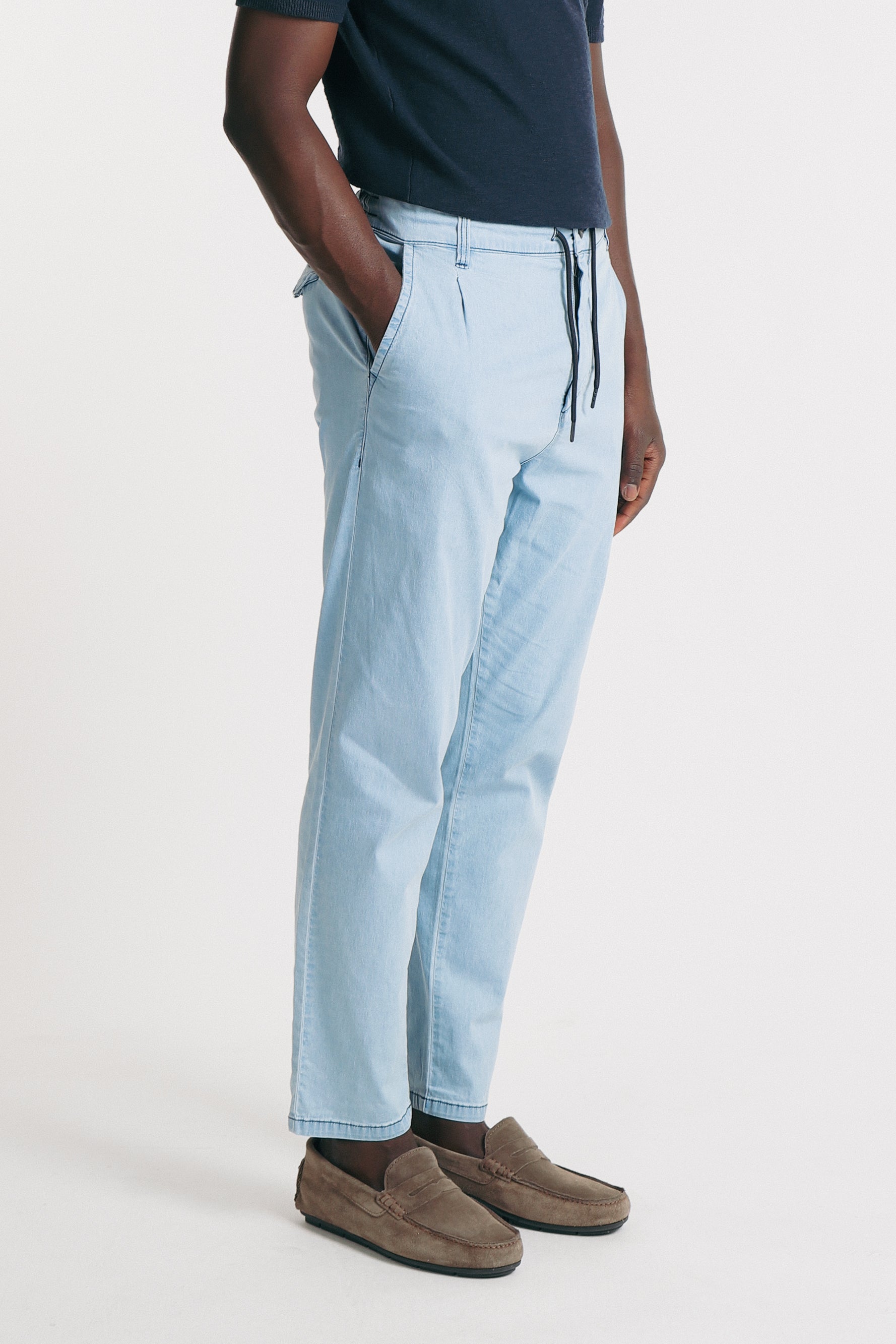 PANTALONE IN DENIM LEGGERO AZZURRO