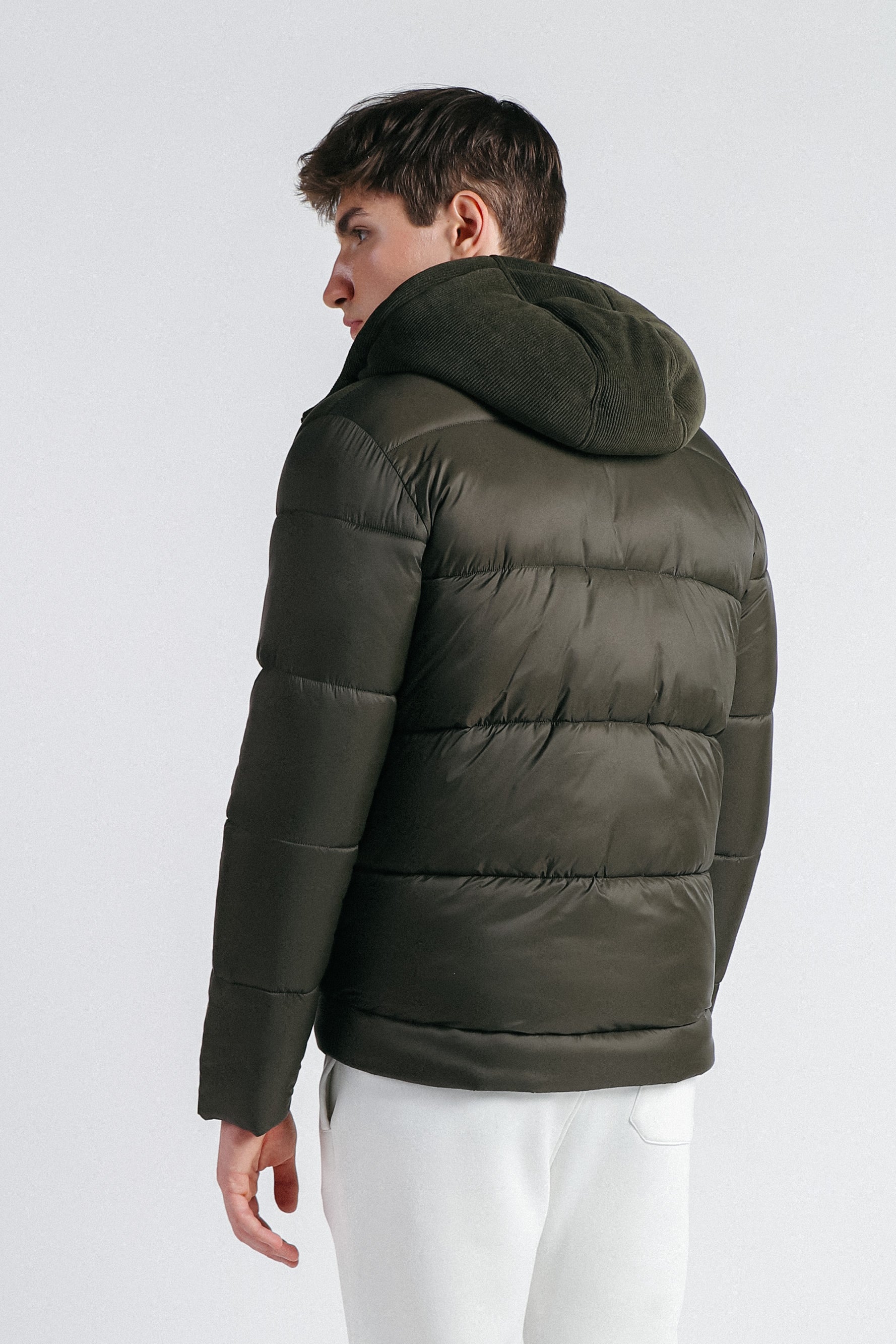 GIUBBOTTO IMBOTTITO CON CAPPUCCIO IN VELLUTO VERDE MILITARE