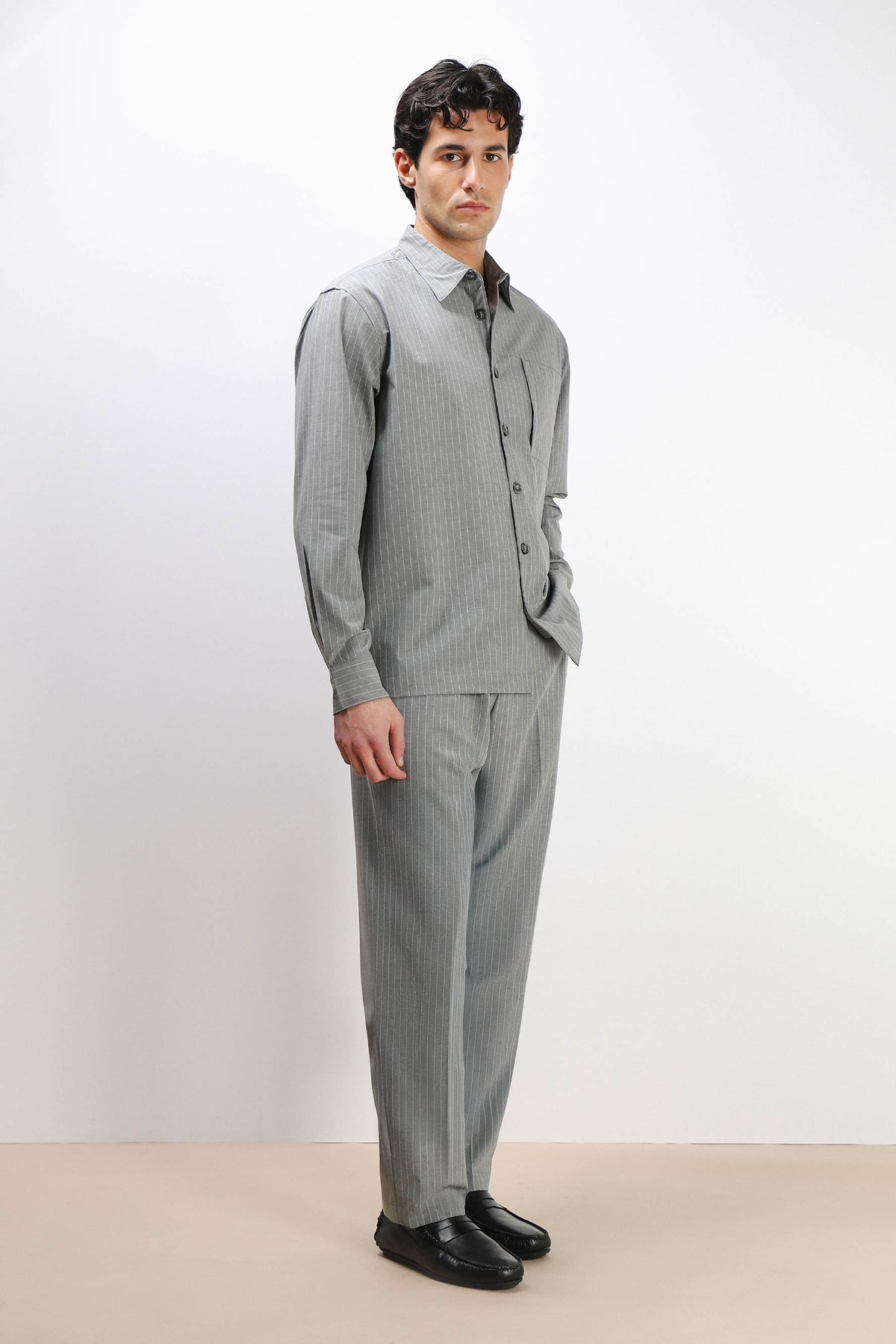 PANTALONE FANTASIA A RIGHE CON CINTURA GRIGIO