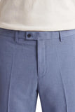 Dettaglio pantalone elegante uomo color polvere