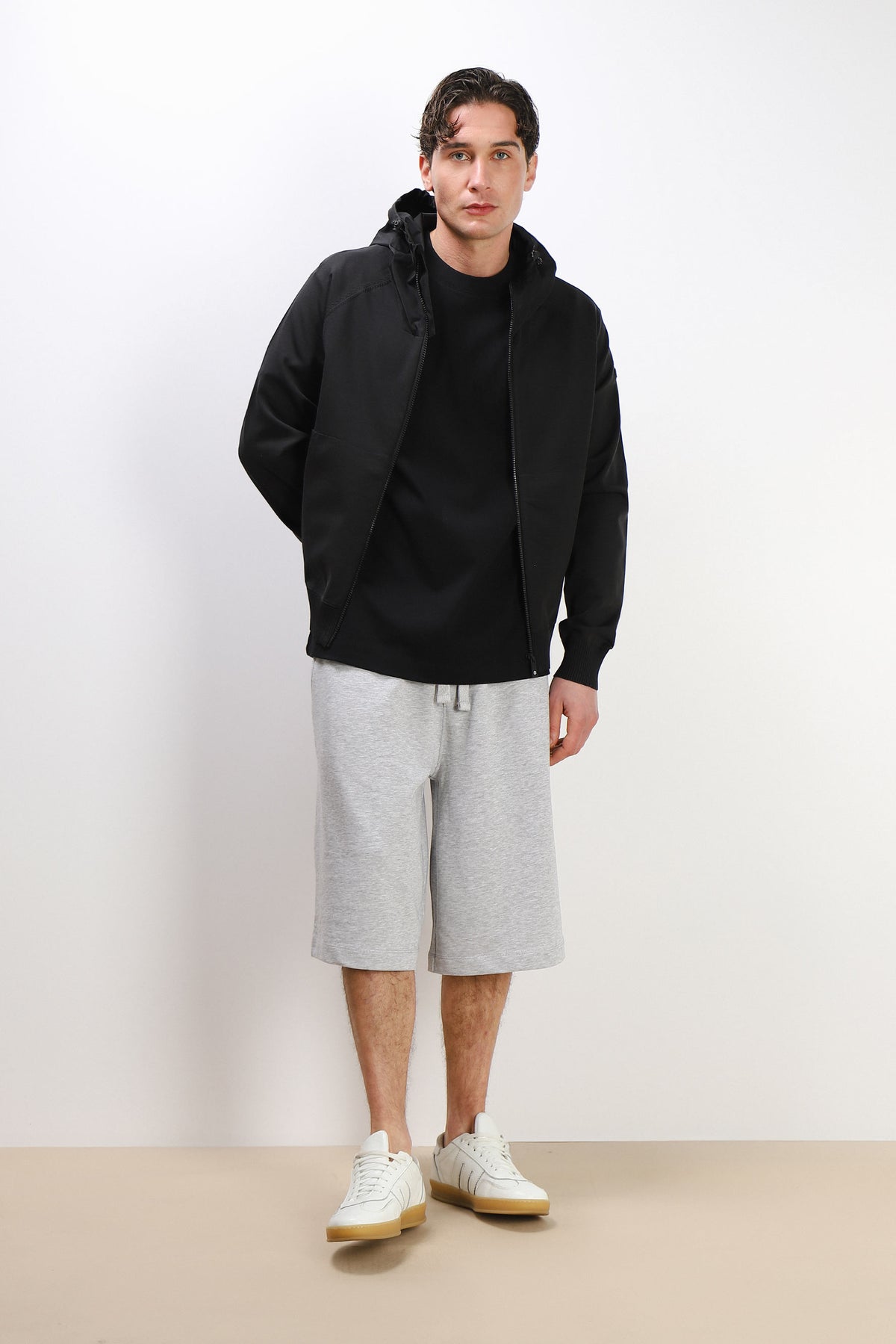 GIUBBOTTO BOMBER MAGLIA CON CAPPUCCIO A CONTRASTO NERO