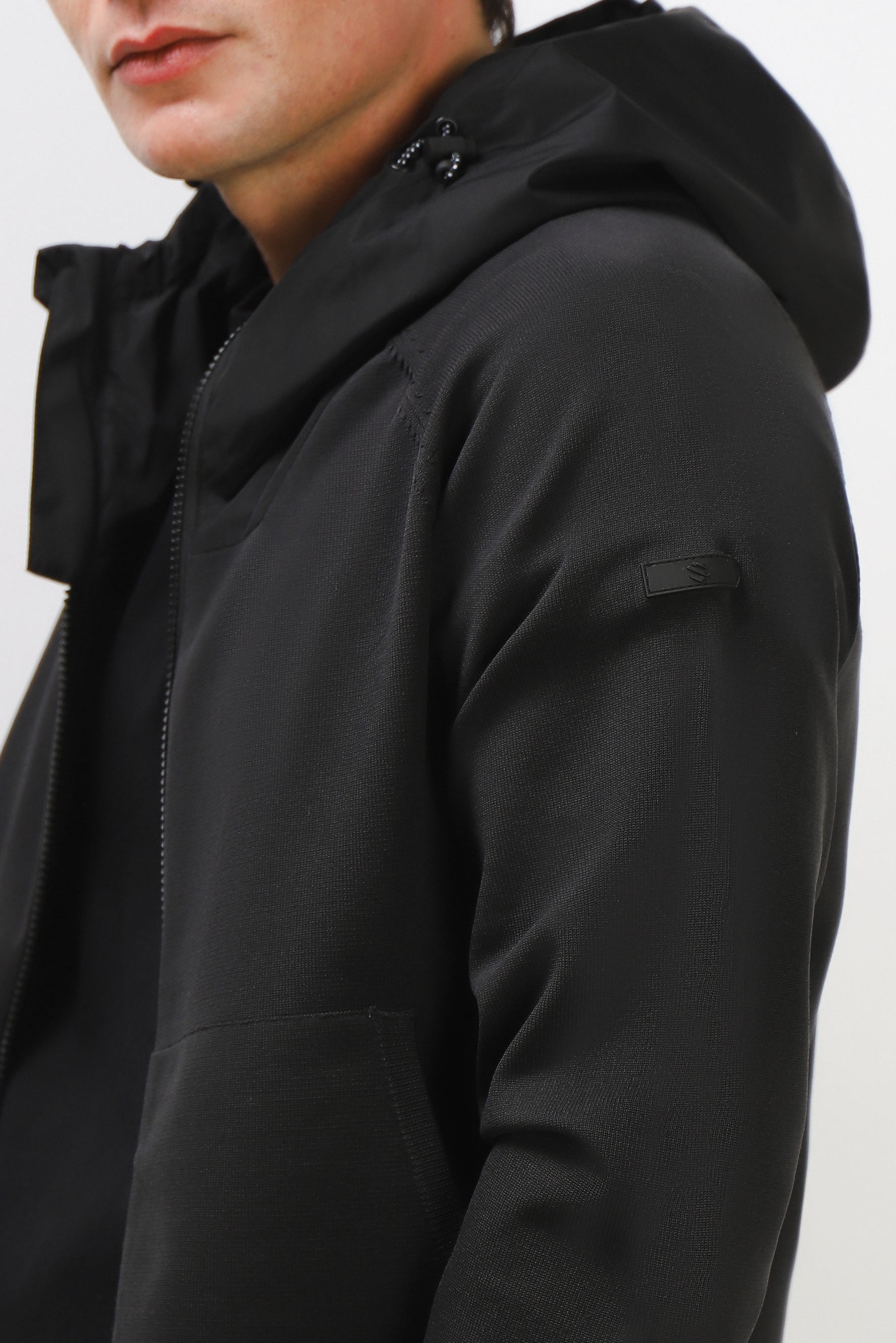 GIUBBOTTO BOMBER MAGLIA CON CAPPUCCIO A CONTRASTO NERO