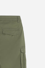 BERMUDA CON TASCONI VERDE MILITARE