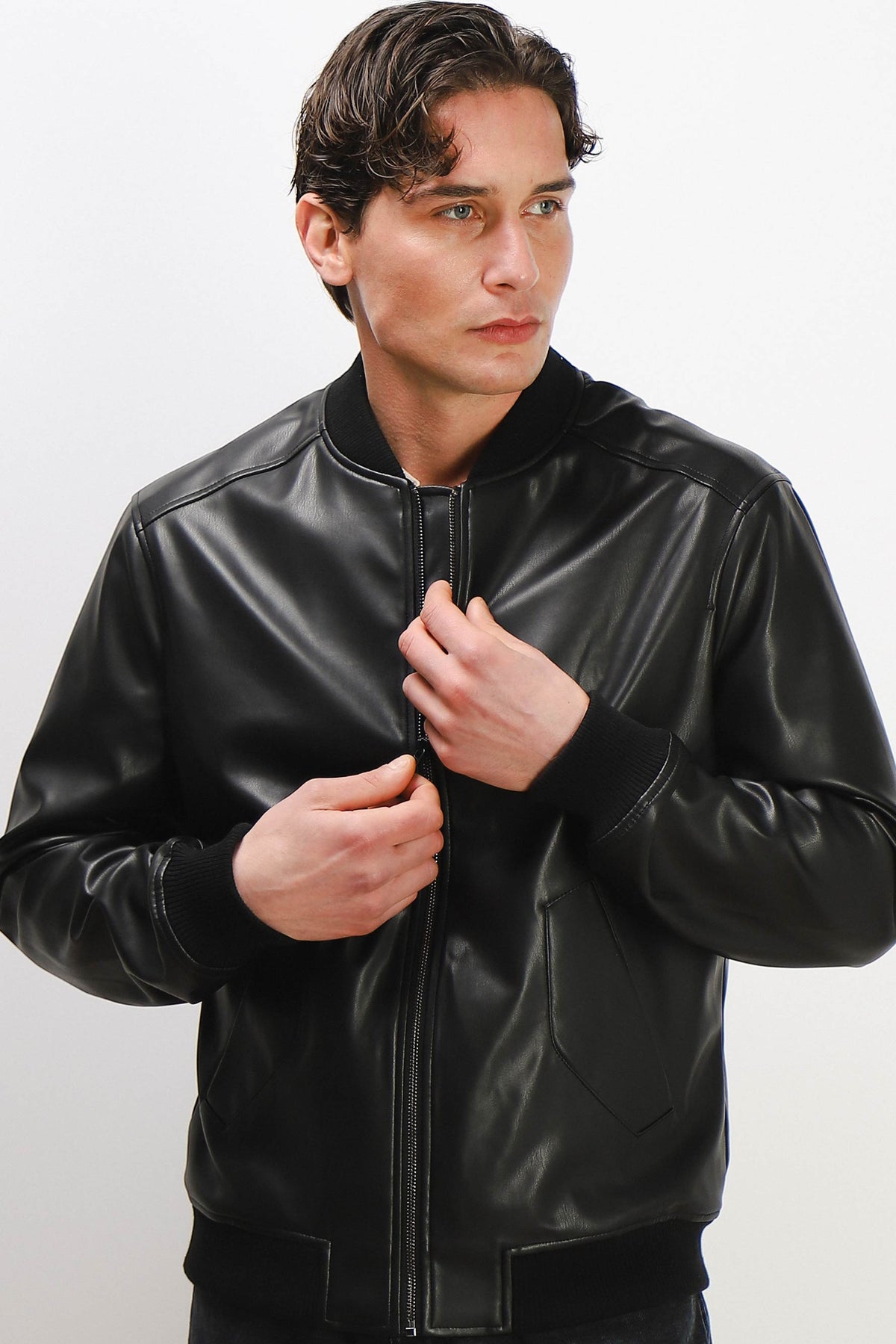 GIUBBOTTO BOMBER EFFETTO PELLE NERO