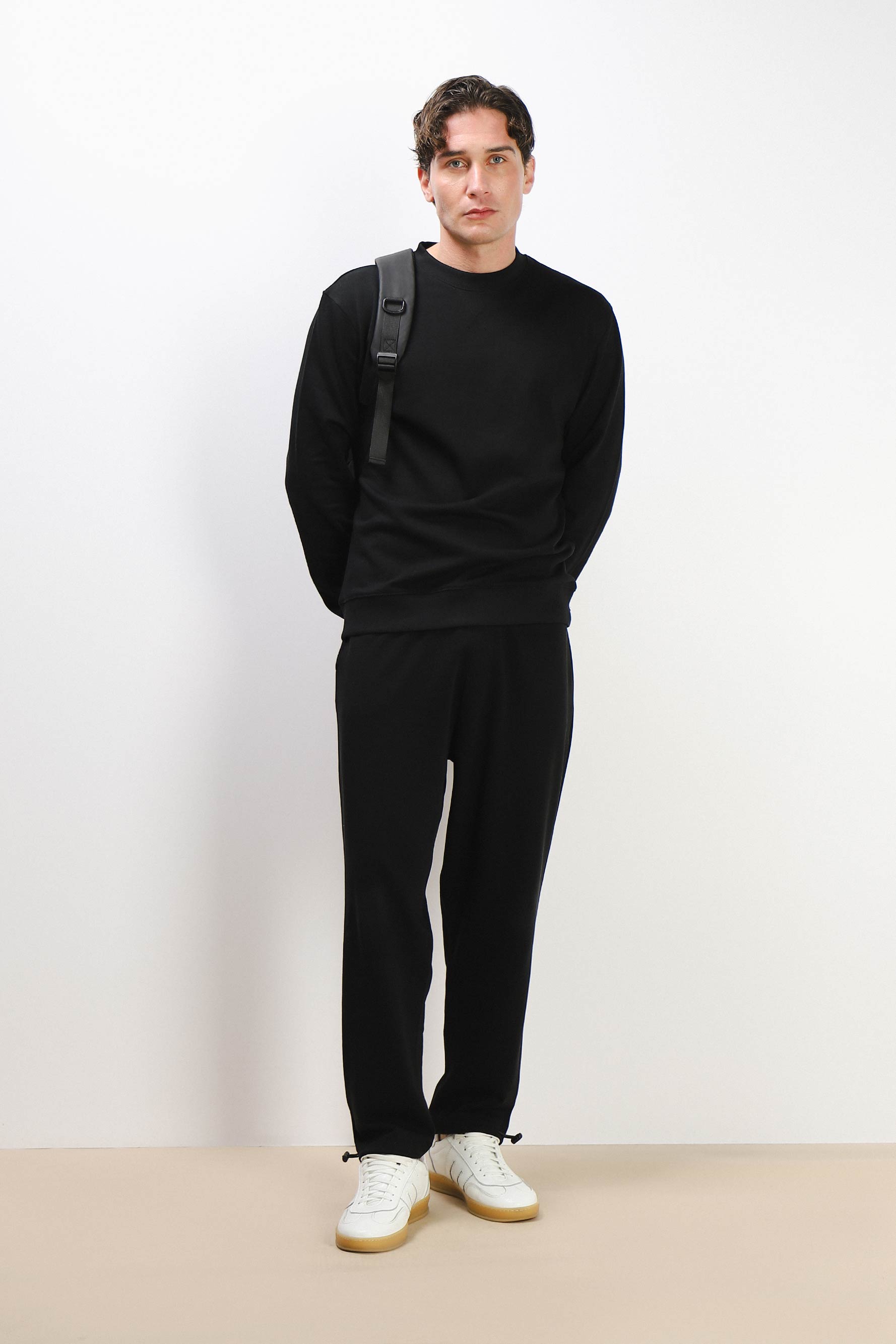 FELPA GIROCOLLO BASIC NERO
