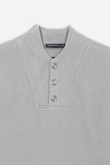 MAGLIA CON COLLO CON BOTTONI GRIGIO CHIARO