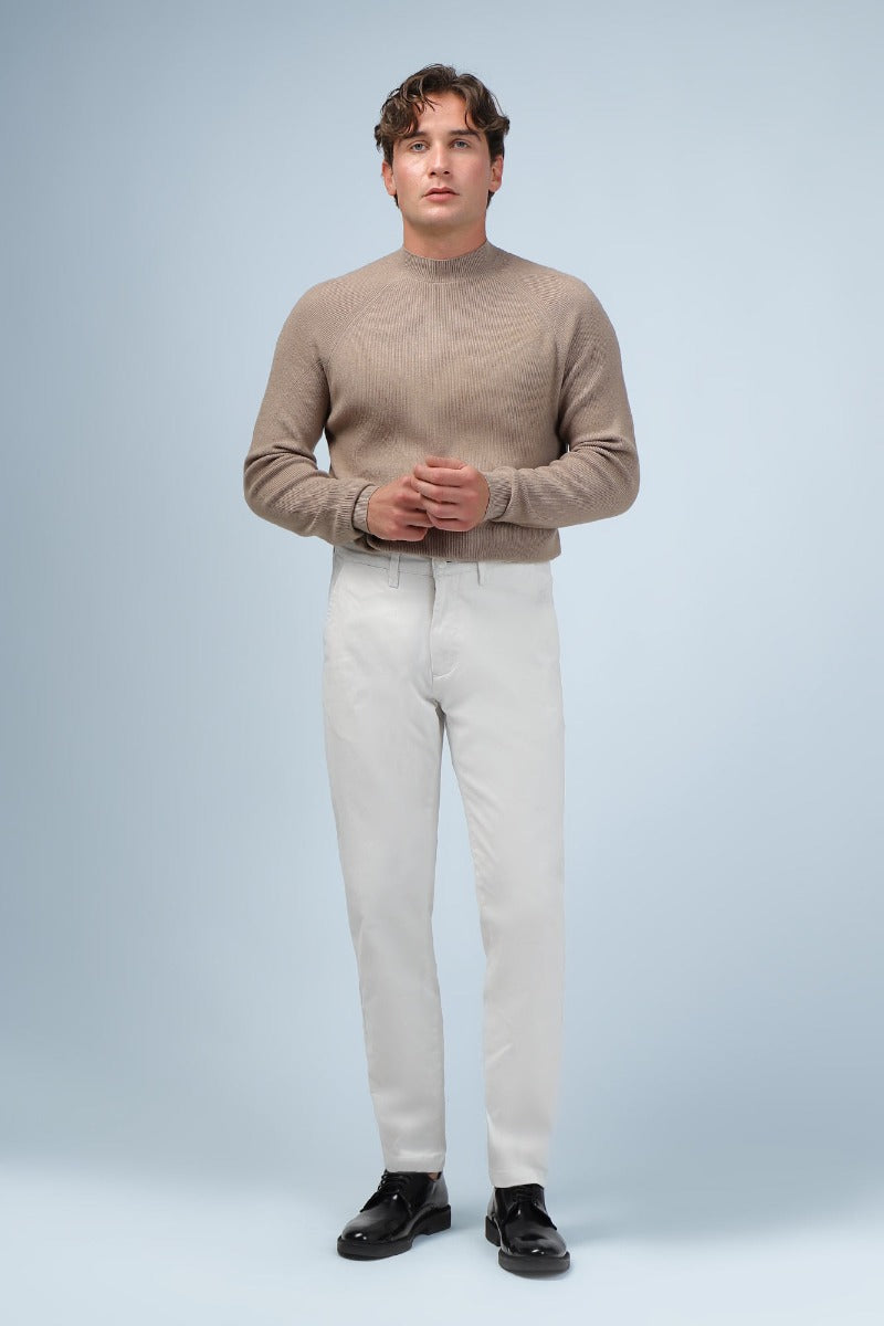 PANTALONI CHINOS COMFORT IN GABARDINA PANNA